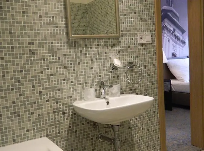 Bily Pav Szálloda 3*