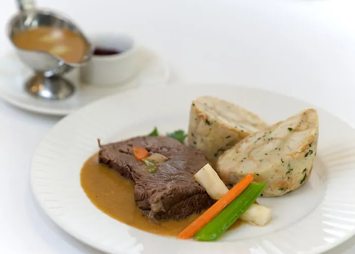 Bily Pav فندق 3*